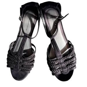 Predictions Flats Sandals Black Size 7 flat buckle closure fabric